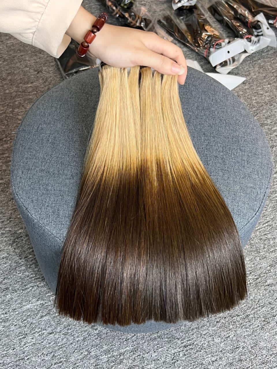 Laura’shairs
