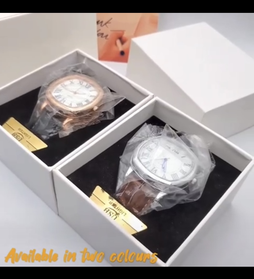 Quartz lighter watch