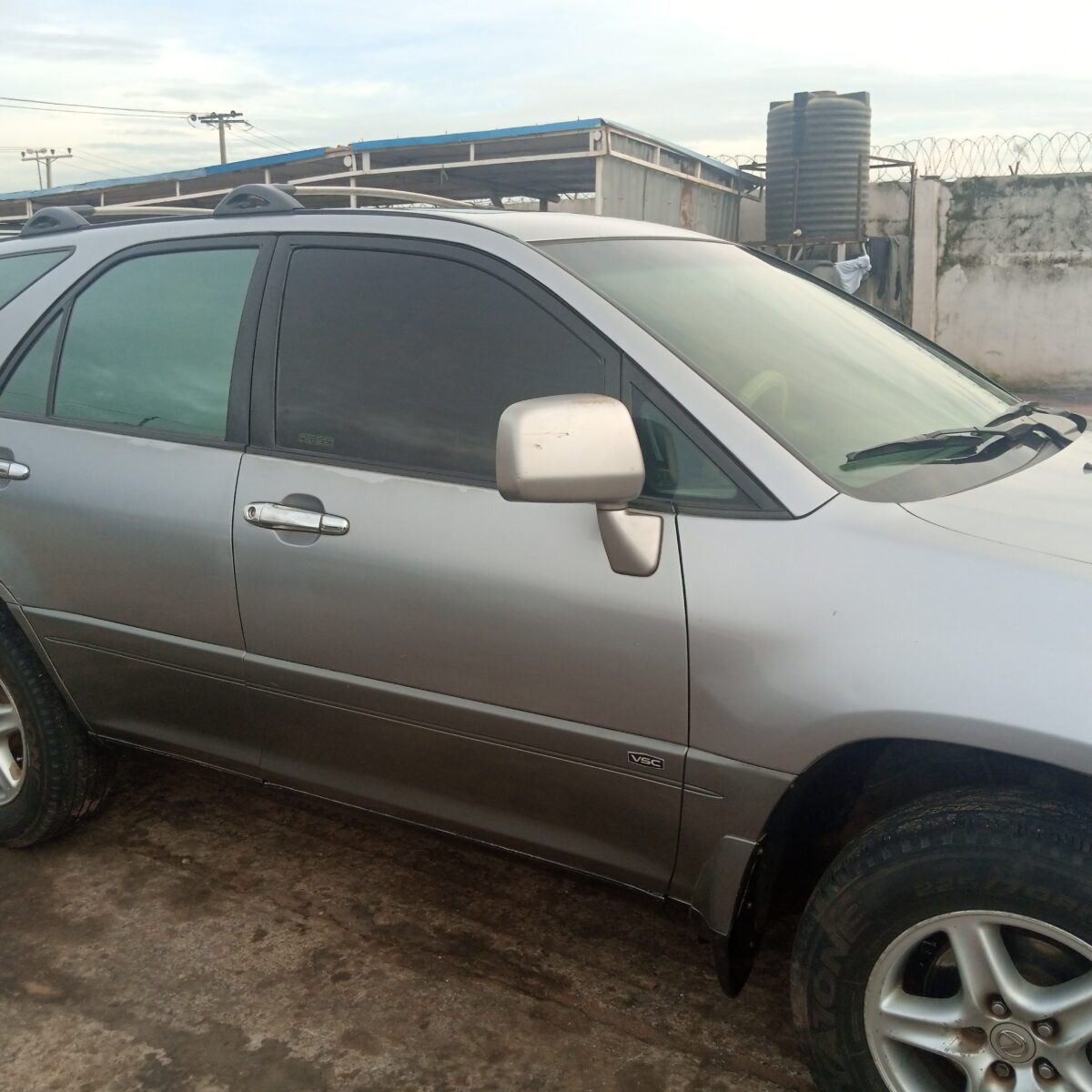 Lexus 300