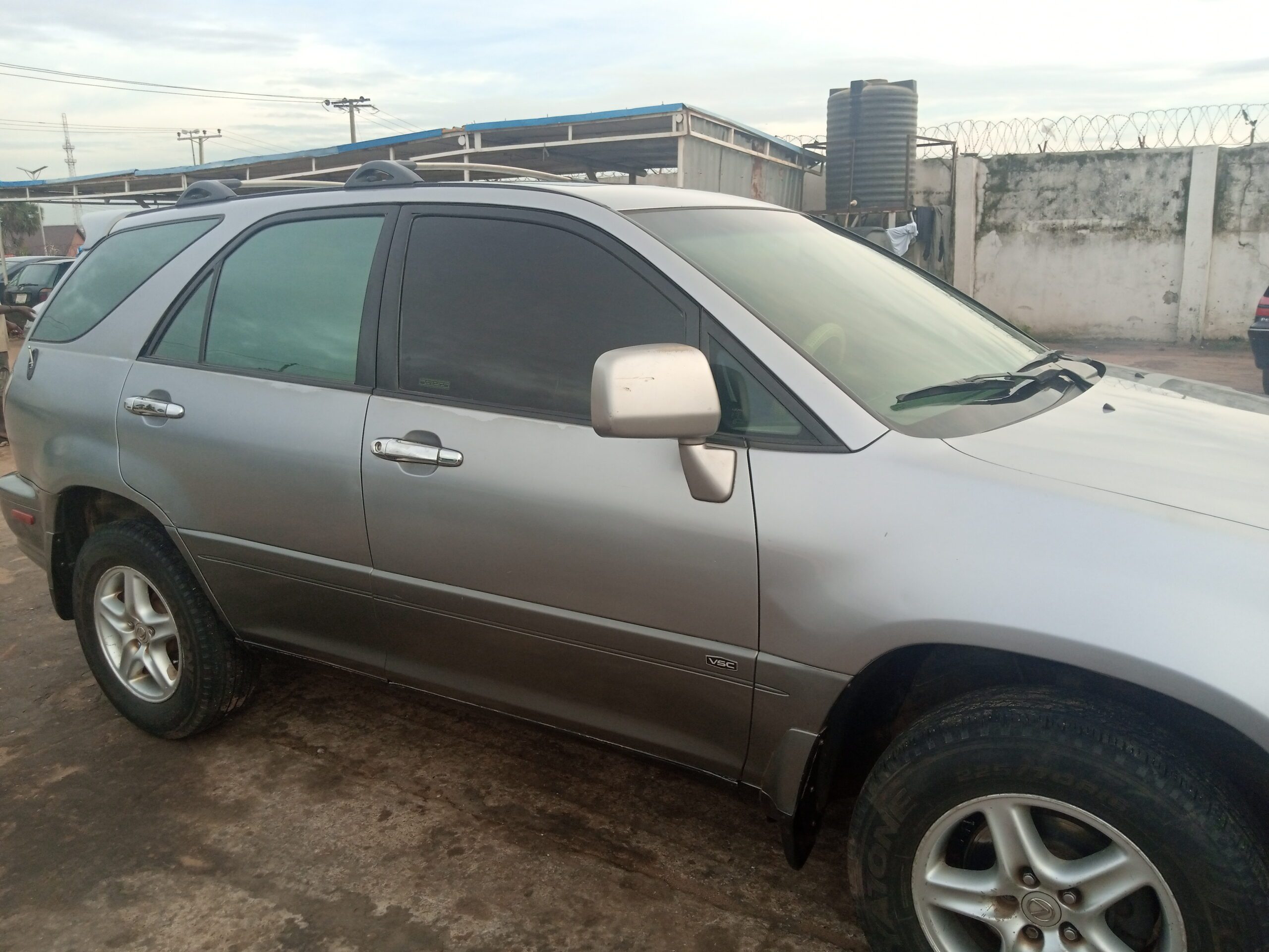Lexus 300