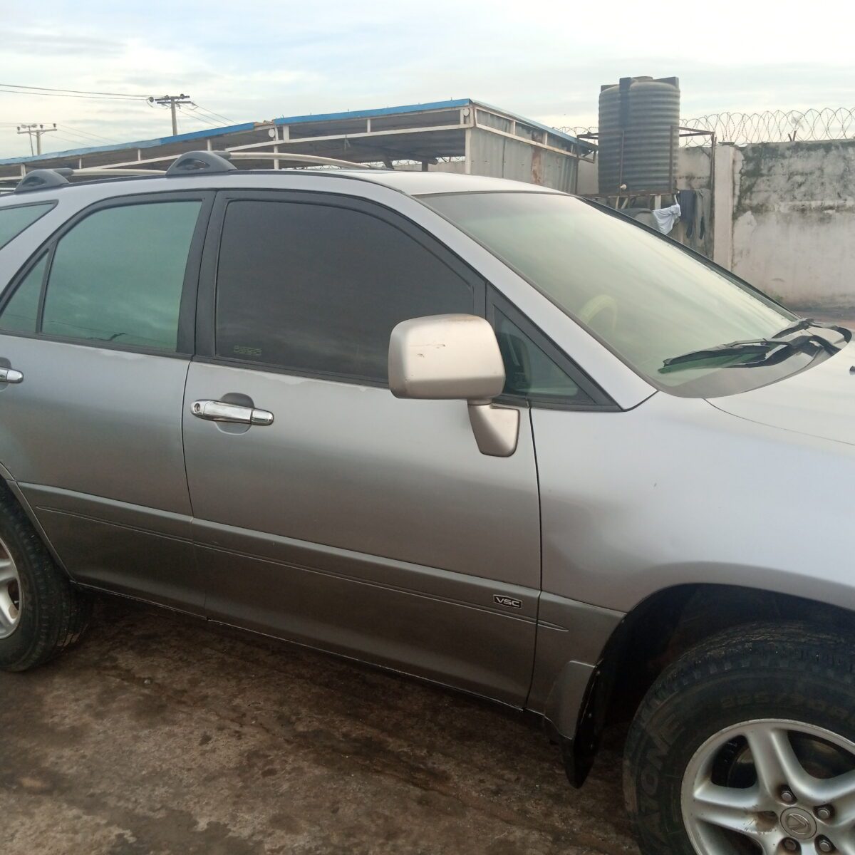 Lexus 300