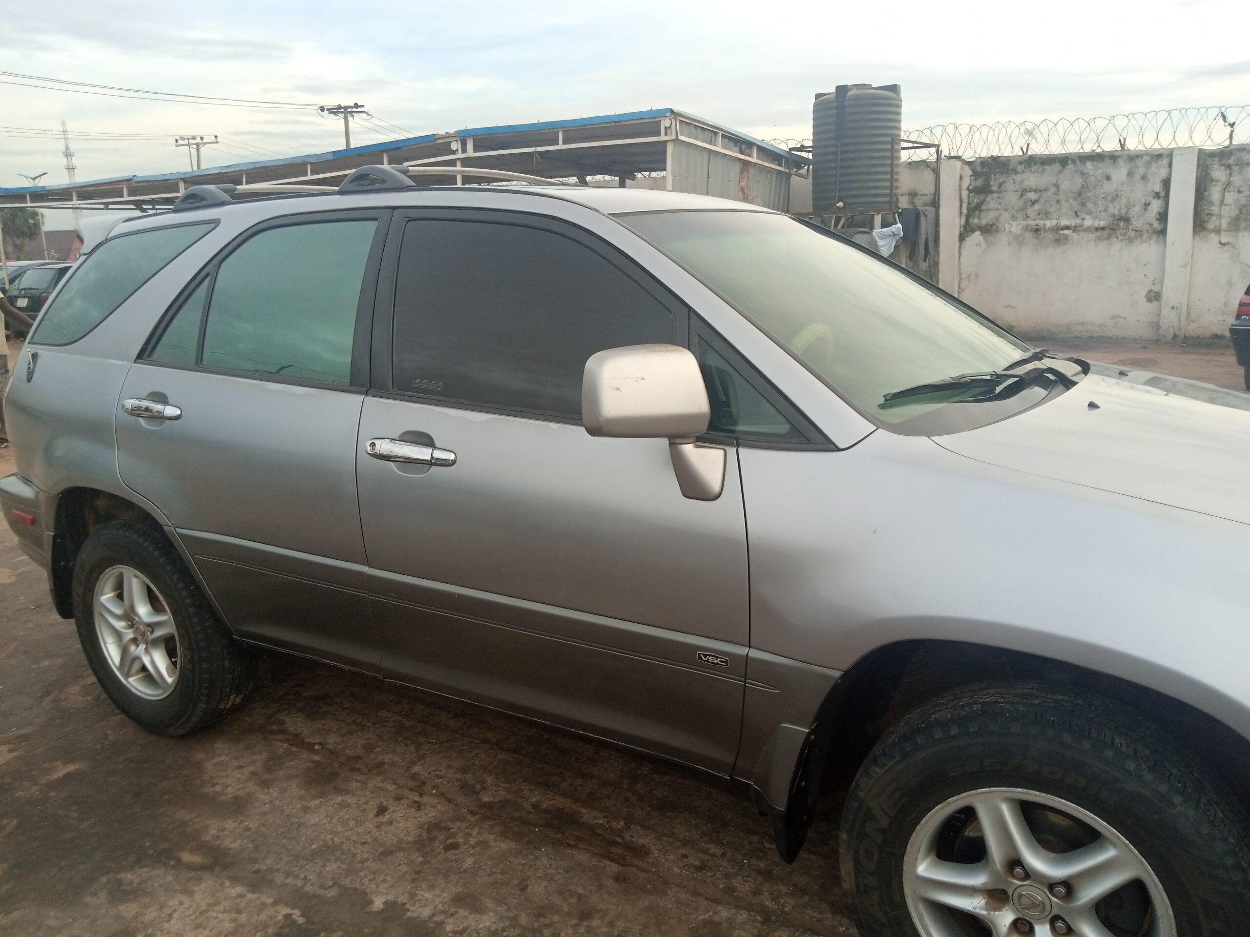 Lexus 300