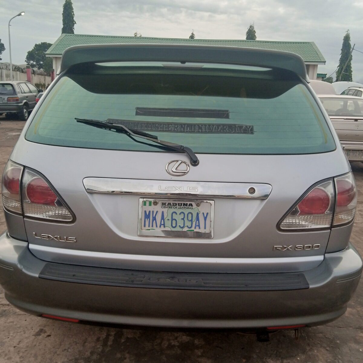 Lexus 300
