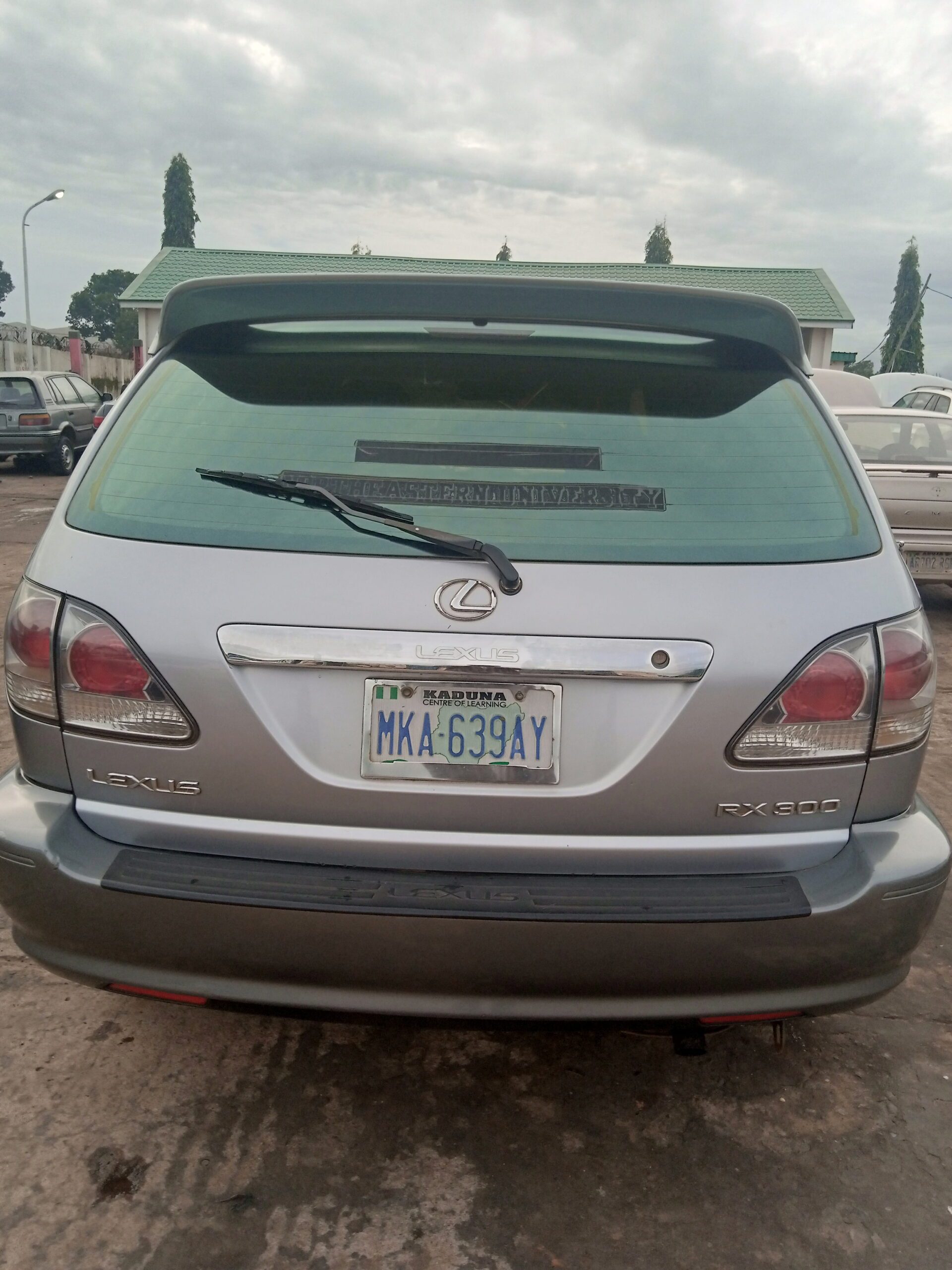 Lexus 300