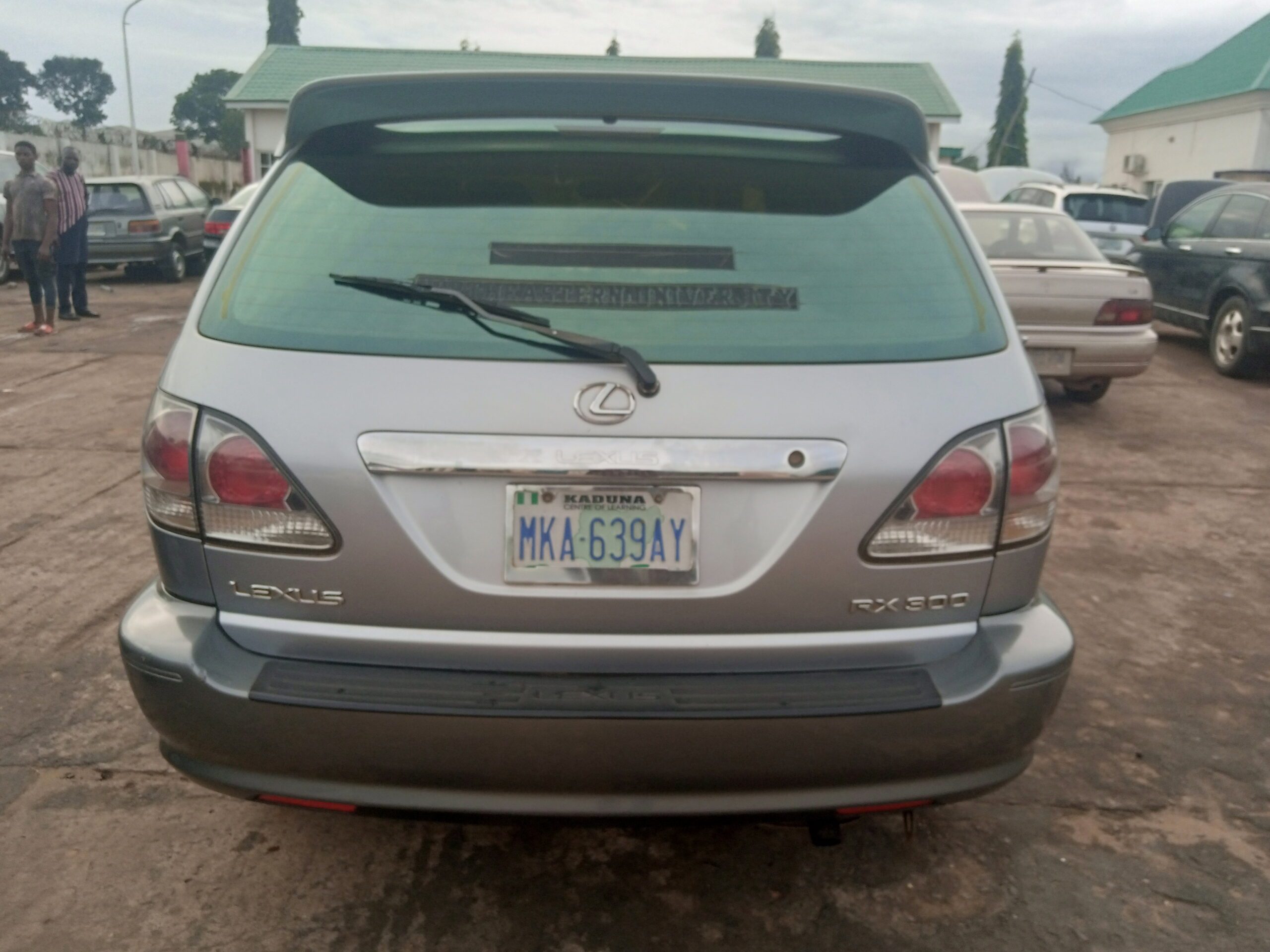 Lexus 300