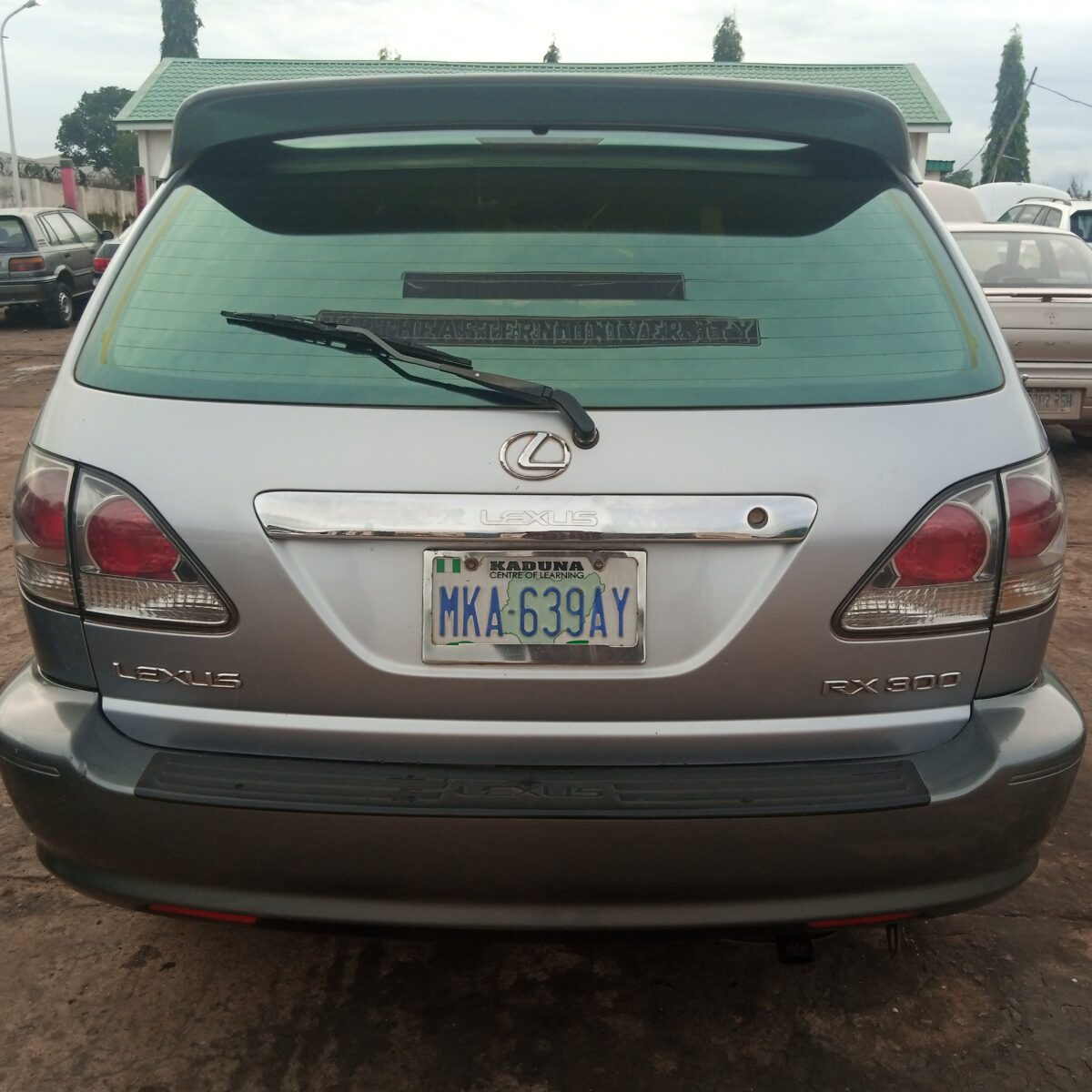 Lexus 300