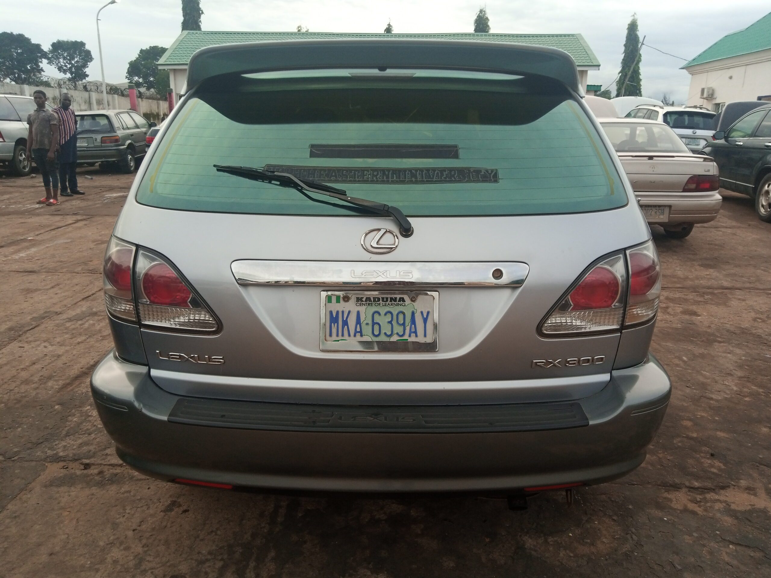 Lexus 300