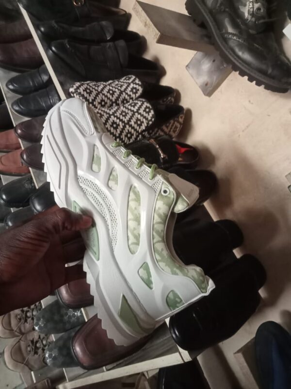 Shoe